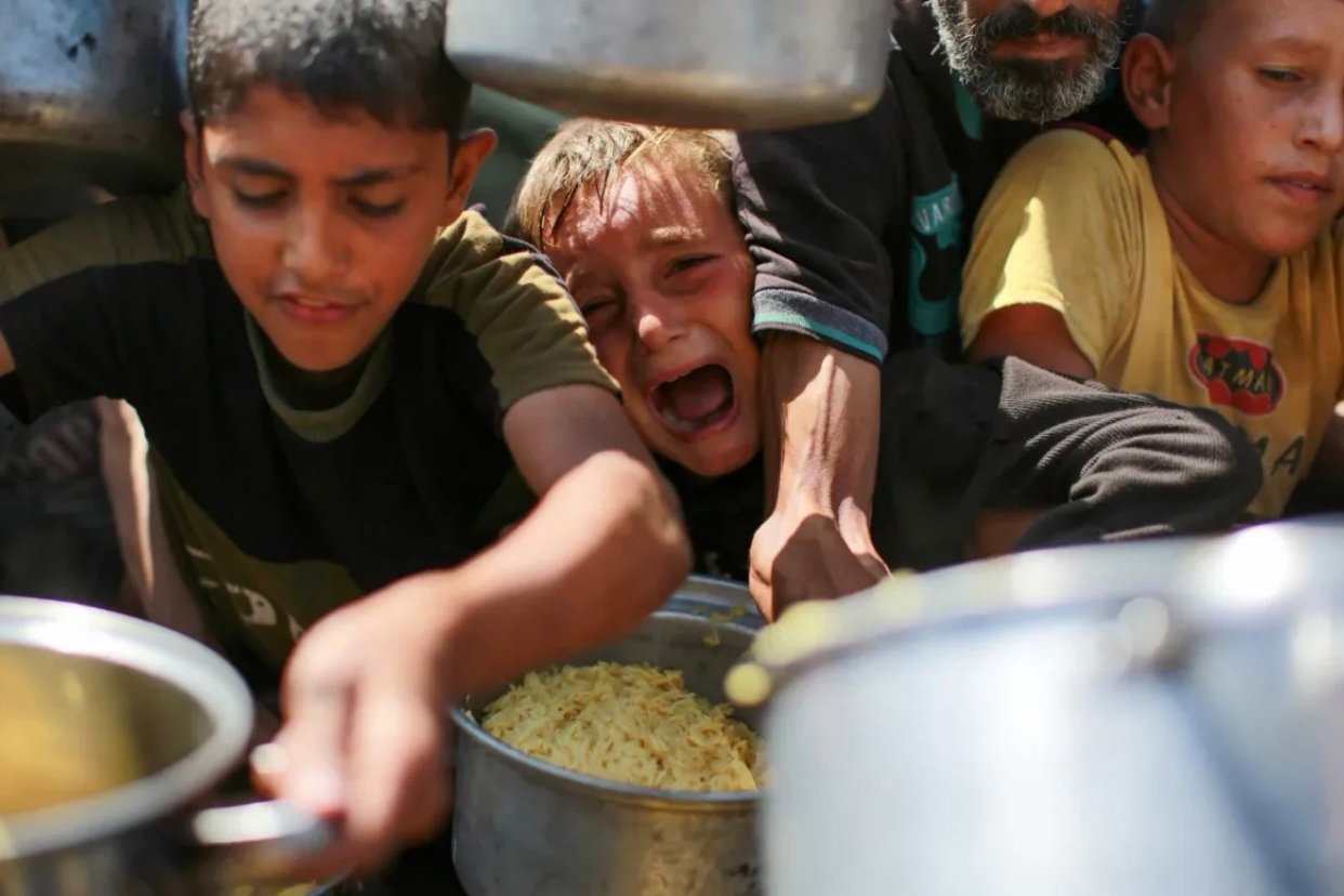 Arrecia Israel ofensiva contra la ciudad de Gaza y cientos de familias huyen a la costa Arrecia Israel ofensiva contra la ciudad de Gaza y cientos de familias huyen a la costa