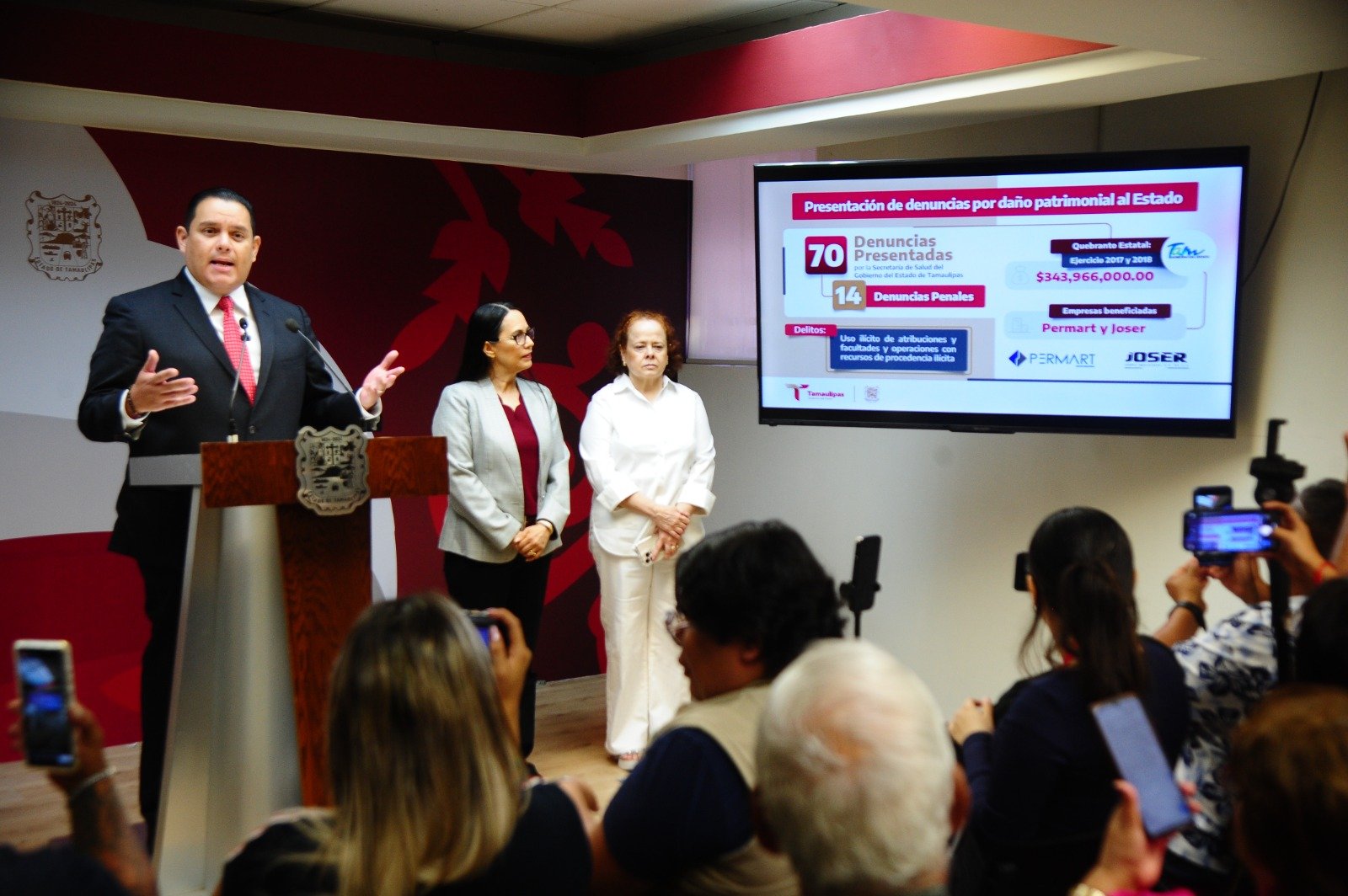 Benefició Cabeza de Vaca con contratos a los Carmona, denuncia Salud Benefició Cabeza de Vaca con contratos a los Carmona, denuncia Salud