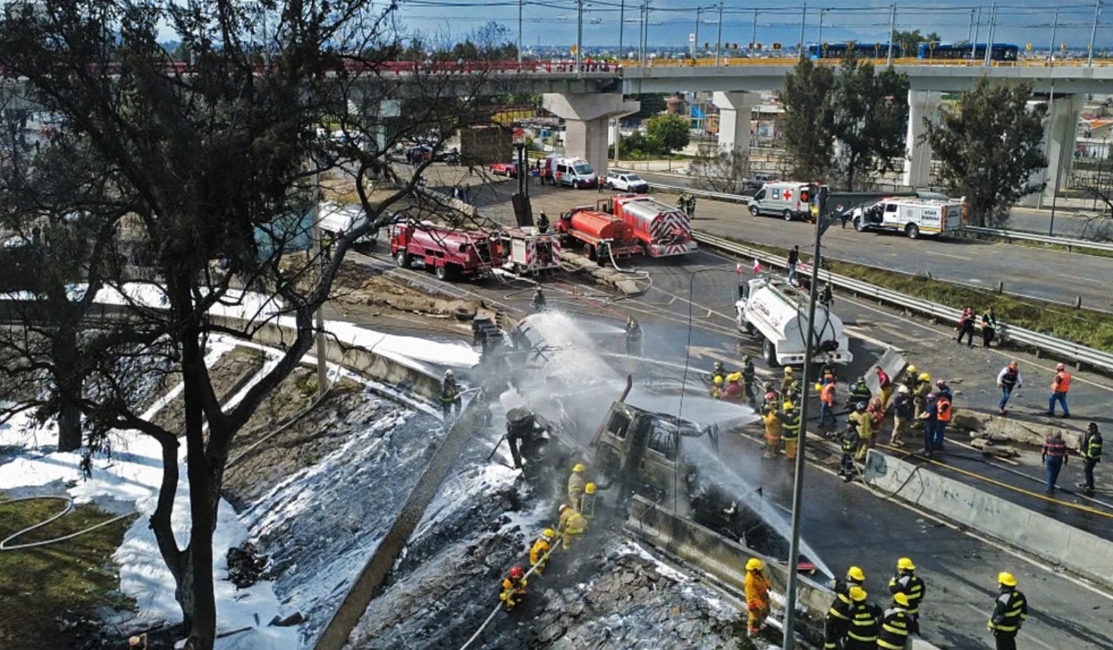 Ascienden a 9 los fallecidos tras estallido de pipa; CDMX ofrece apoyo