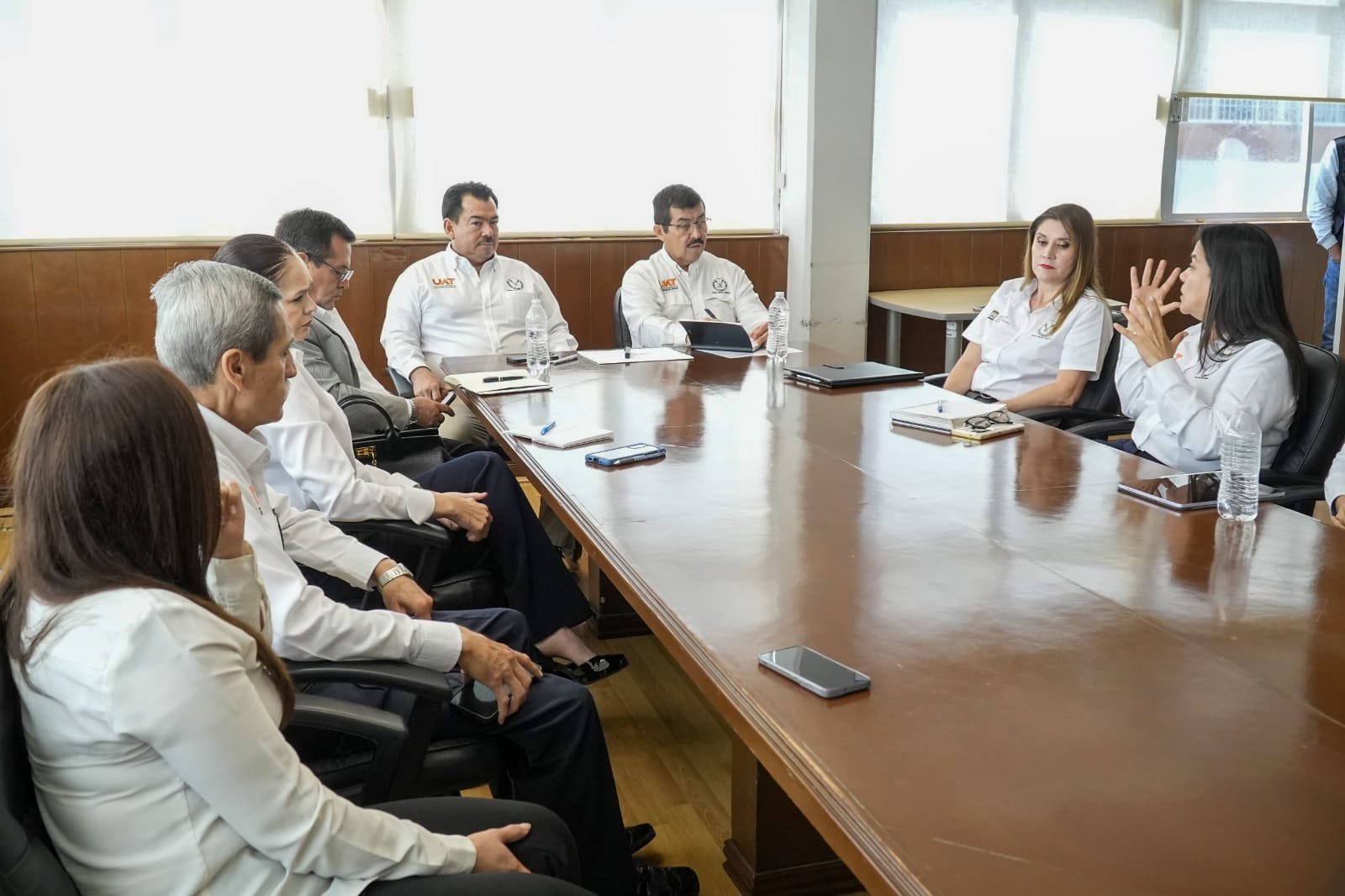 Comparte el rector logros y proyectos con estudiantes de la Facultad de Derecho Victoria