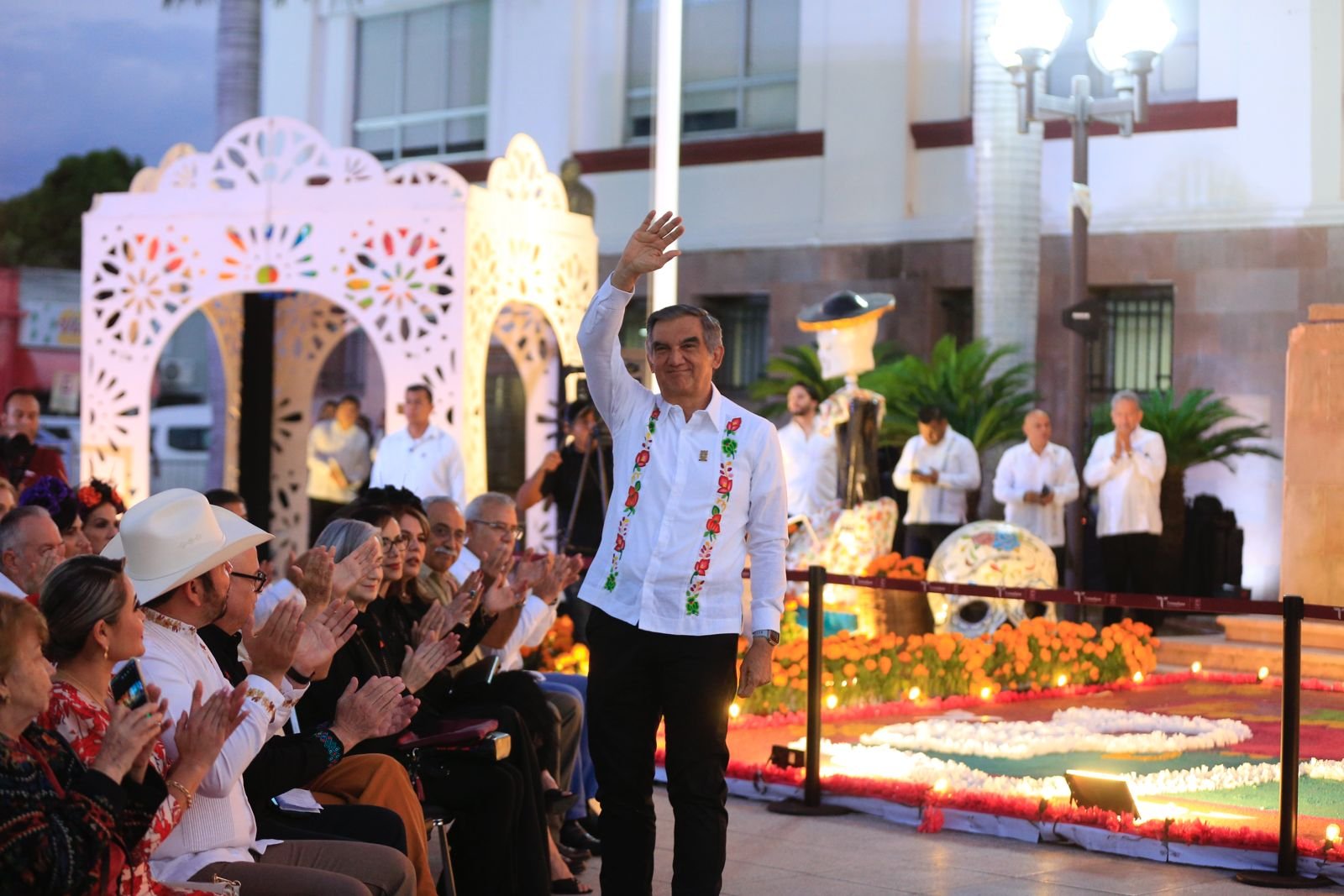 Premian Américo y María concurso estatal de catrinas y catrines