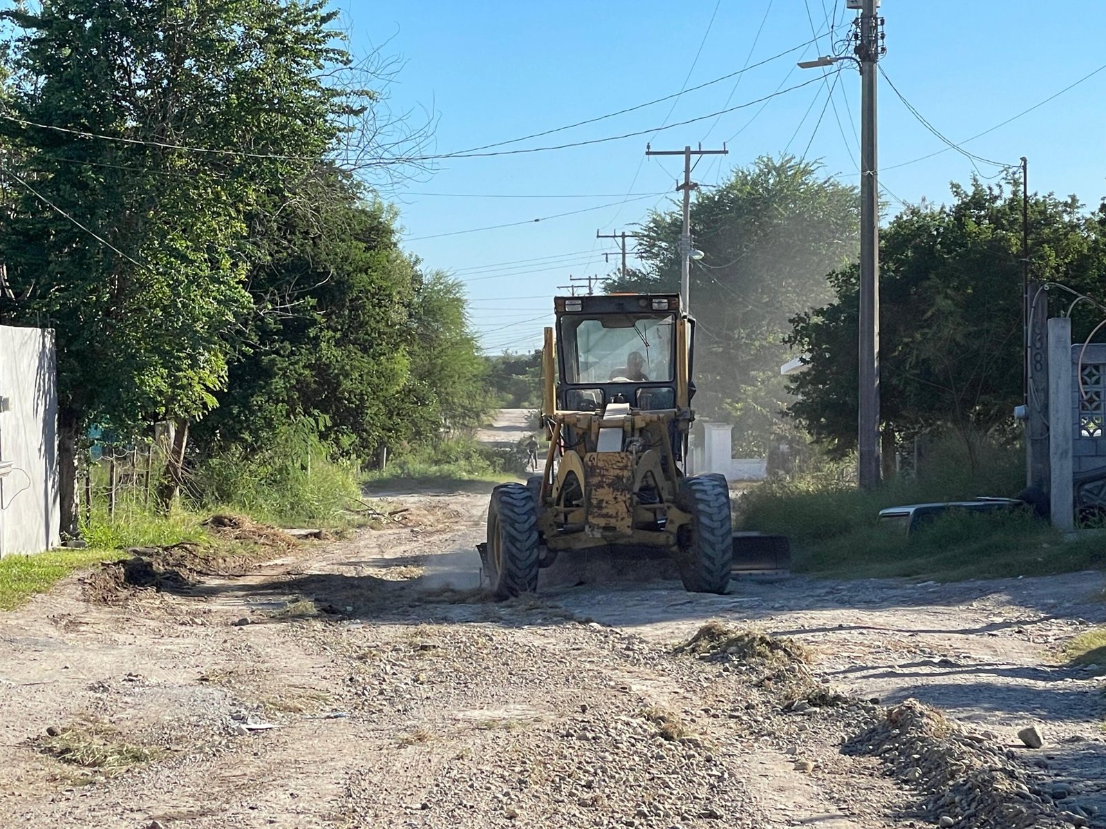 Continúa Gobierno Municipal mejorando vialidades; ahora benefician a la colonia La Valentina