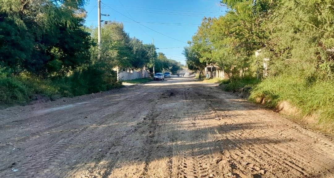 Atiende Gobierno Municipal peticiones de habitantes de la colonia La Caminera e inicia trabajos en calles en mal estado Atiende Gobierno Municipal peticiones de habitantes de la colonia La Caminera e inicia trabajos en calles en mal estado