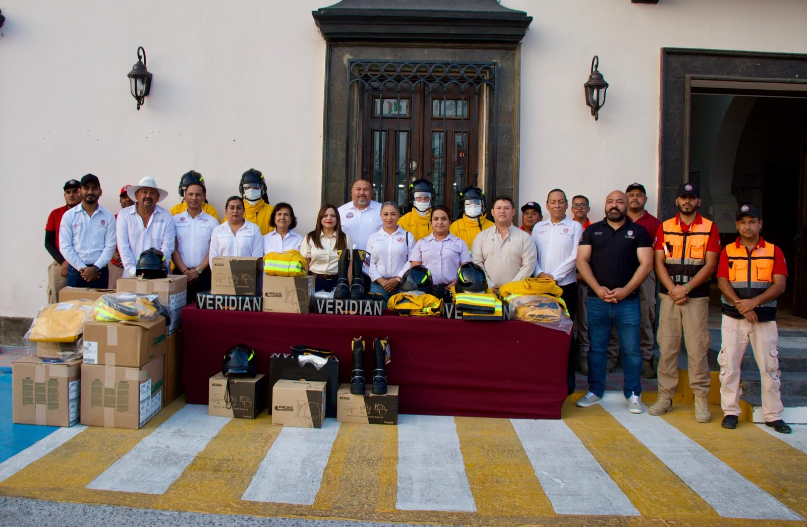 Alcaldesa Verónica Aguirre fortalece a Protección Civil y Bomberos con entrega de equipo nuevo en beneficio de la población Alcaldesa Verónica Aguirre fortalece a Protección Civil y Bomberos con entrega de equipo nuevo en beneficio de la población