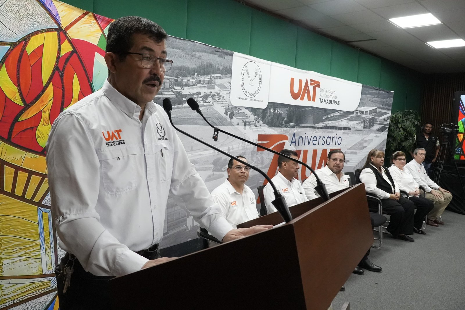 UAT y Secretaría de Educación entregan más de 8 000 becas a universitarios UAT y Secretaría de Educación entregan más de 8 000 becas a universitarios