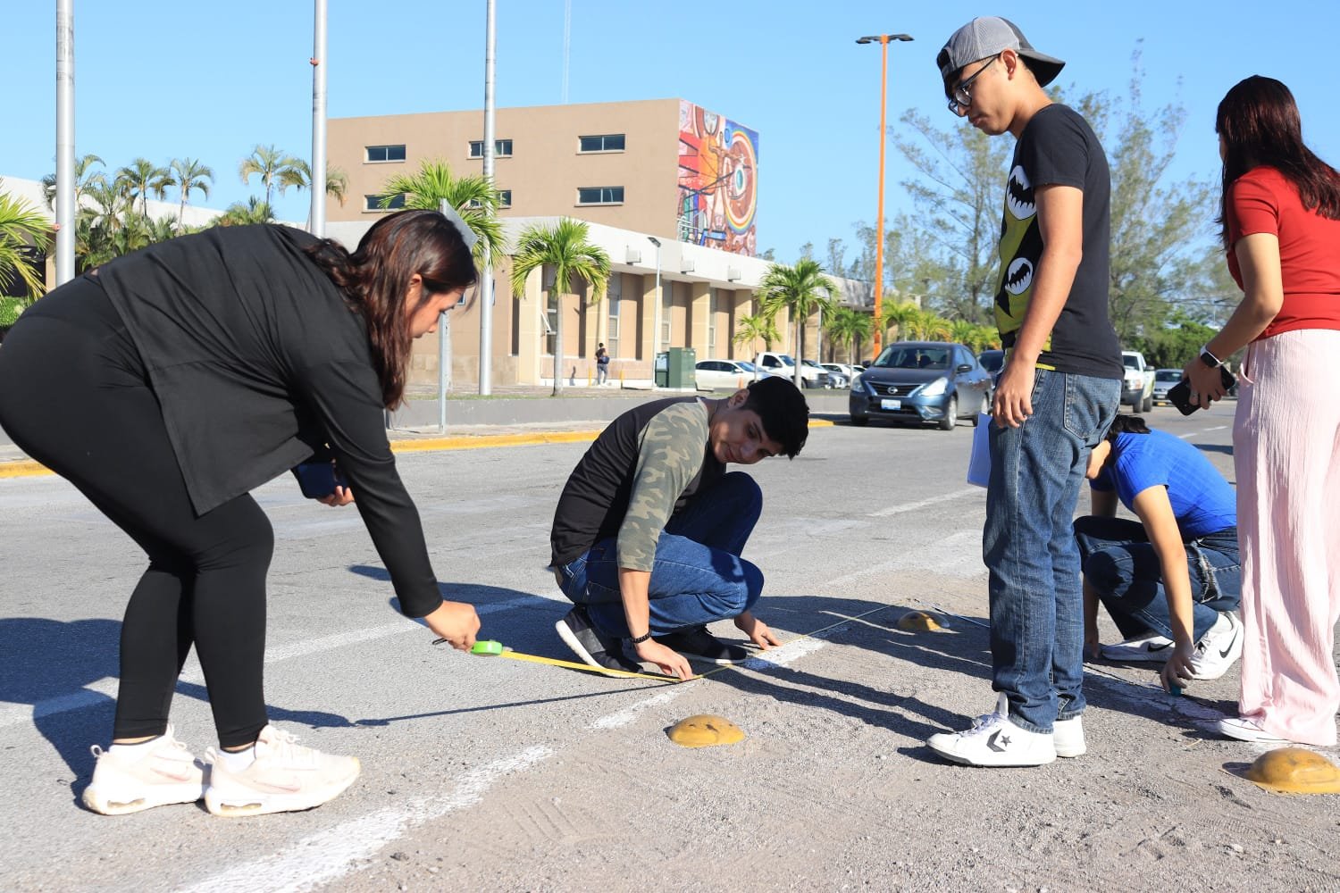 Con visión humanista estudiantes de la UAT transforman cruces peatonales
