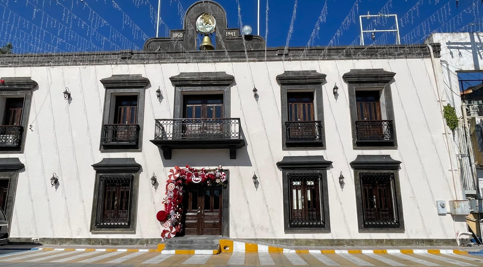 Salen burócratas municipales de vacaciones; permanecerán guardias en el Ayuntamiento de San Fernando Salen burócratas municipales de vacaciones; permanecerán guardias en el Ayuntamiento de San Fernando