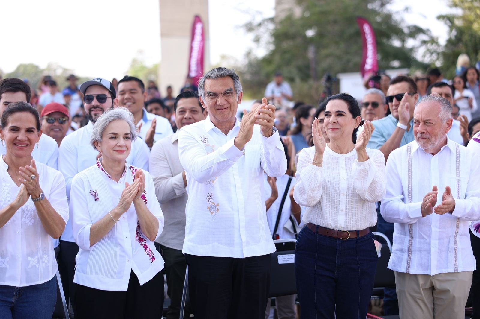 Américo y María de Villarreal reconocen la historia y el trabajo de las despicadoras de Tamaulipas Américo y María de Villarreal reconocen la historia y el trabajo de las despicadoras de Tamaulipas