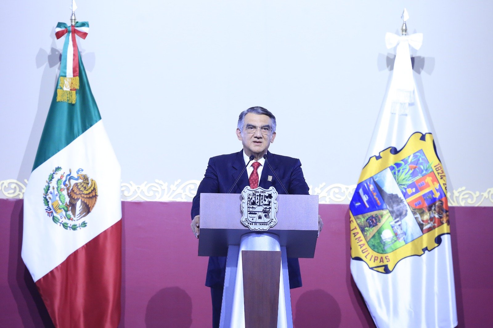 En su Cuarto Informe, el gobernador Américo Villarreal exhortó a evitar la reacción de aquellos que pretenden, desde las noticias falsas, abrir de nuevo el espacio a las oligarquías En su Cuarto Informe, el gobernador Américo Villarreal exhortó a evitar la reacción de aquellos que pretenden, desde las noticias falsas, abrir de nuevo el espacio a las oligarquías