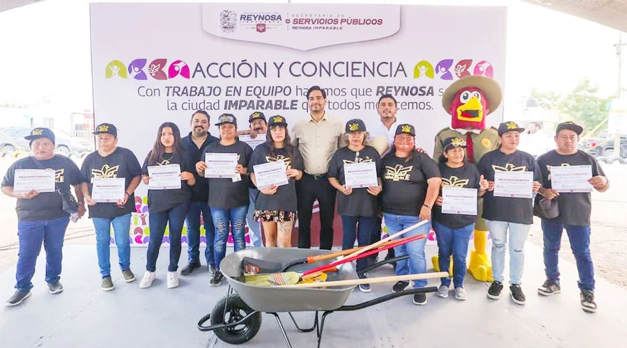 Vecinos del fraccionamiento Halcón reconocieron apoyo del alcalde Carlos Peña Ortiz