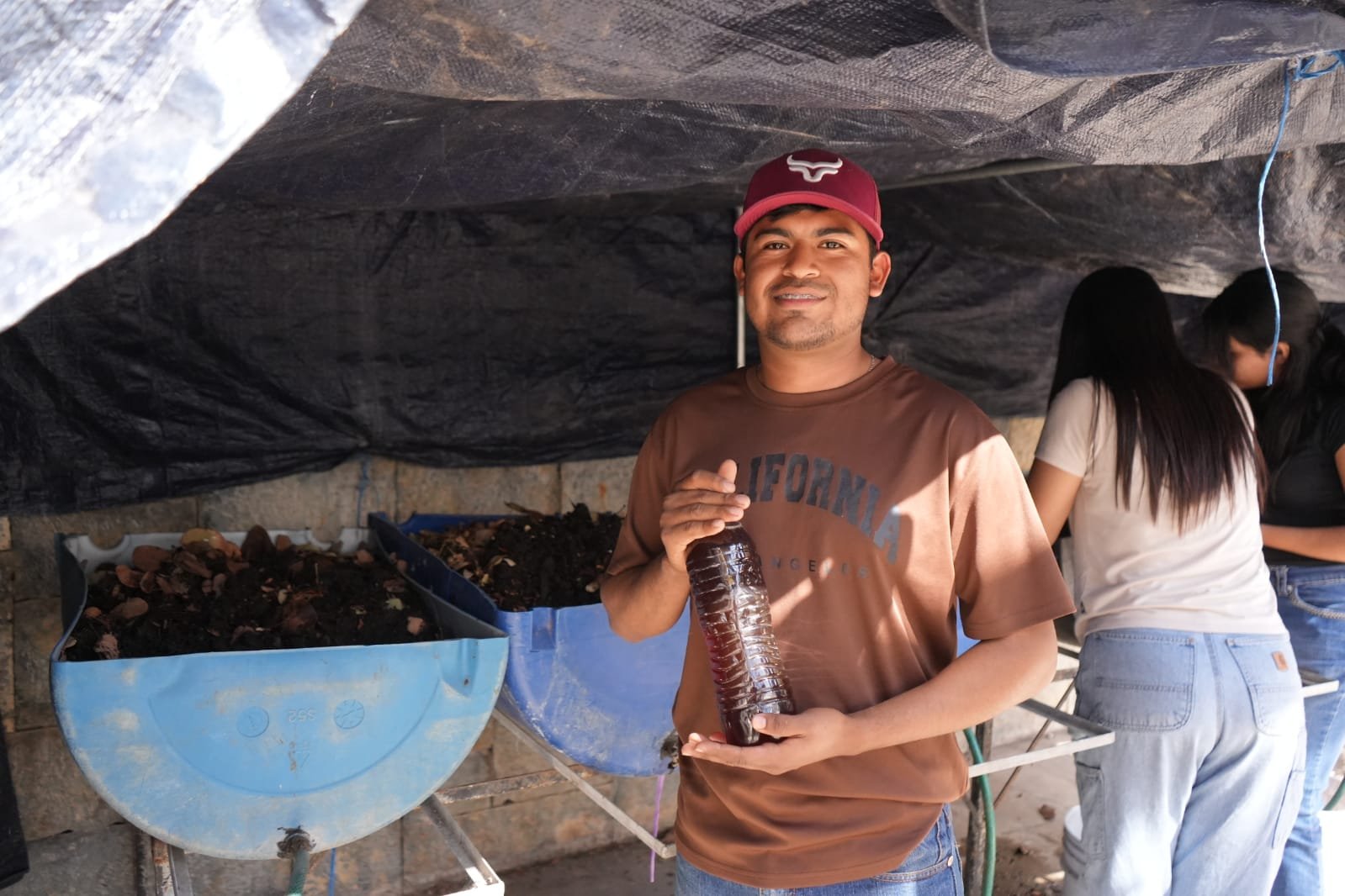 Desarrolla la UAT biofertilizantes líquidos a partir de lombricomposta Desarrolla la UAT biofertilizantes líquidos a partir de lombricomposta