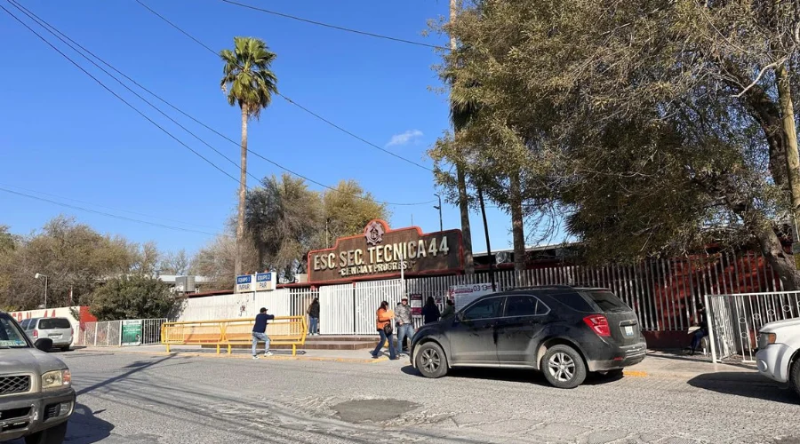 Suspenden clases ante incendio de sub estación de CFE