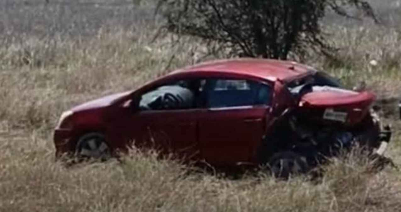 Vehículo queda fuera del camino tras aparatoso percance en Río Bravo, Tamaulipas