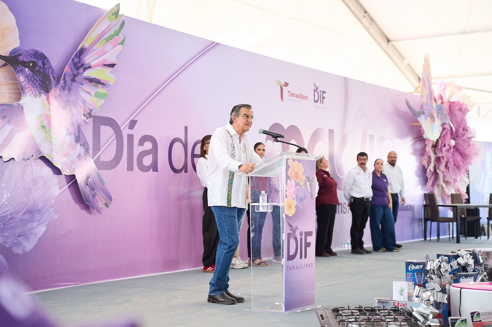 Américo y María celebran a las madres y llevan brigada de servicios a Abasolo Américo y María celebran a las madres y llevan brigada de servicios a Abasolo