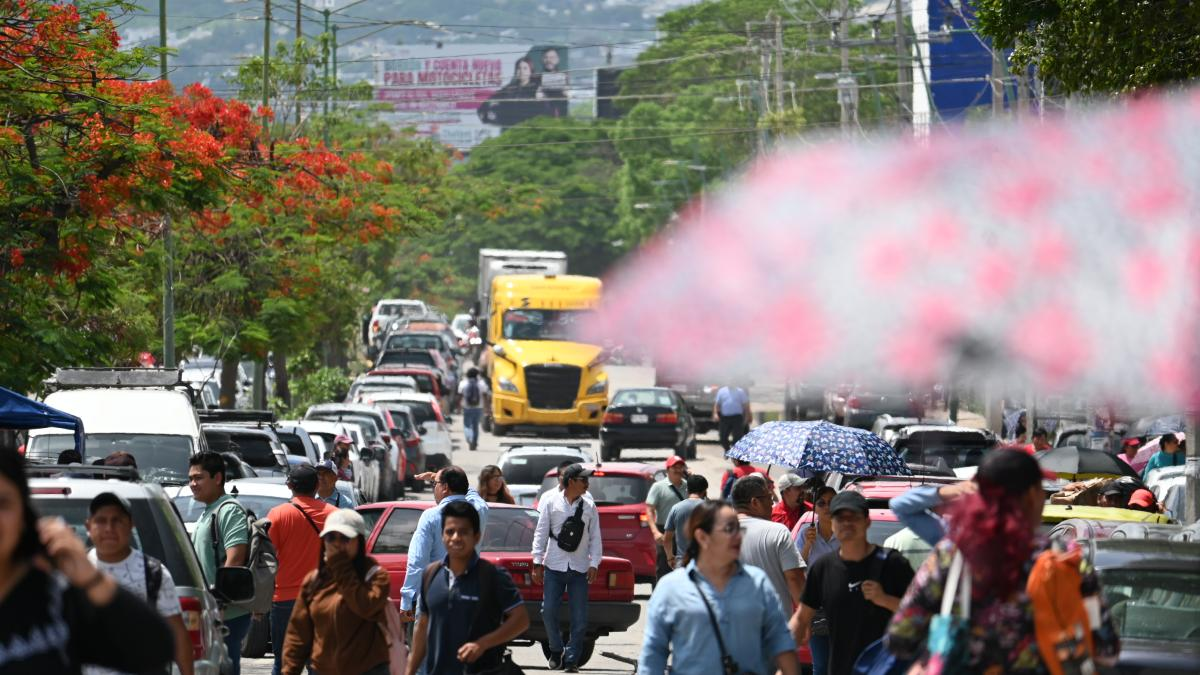 CNTE bloquea terminal de Pemex en Tuxtla y advierte riesgo de desabasto