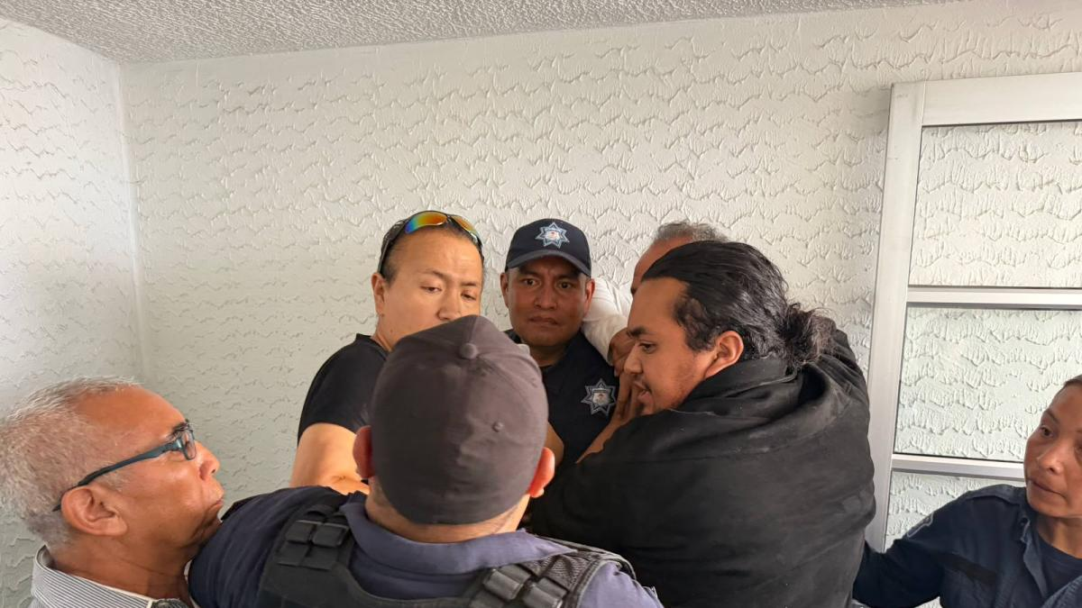 Organización de feria desata zafarrancho durante sesión de Cabildo en Mineral de la Reforma, Hidalgo