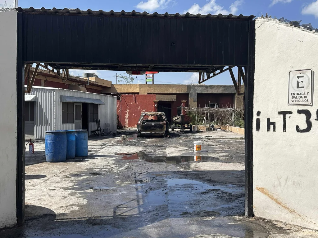 Arde camioneta en estacionamiento de negocio de comida china en Reynosa Arde camioneta en estacionamiento de negocio de comida china en Reynosa