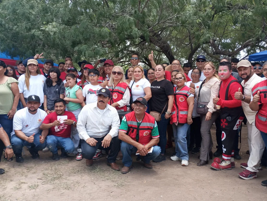Fundacion Lic. Marcelo Olán festeja a papás en Reynosa