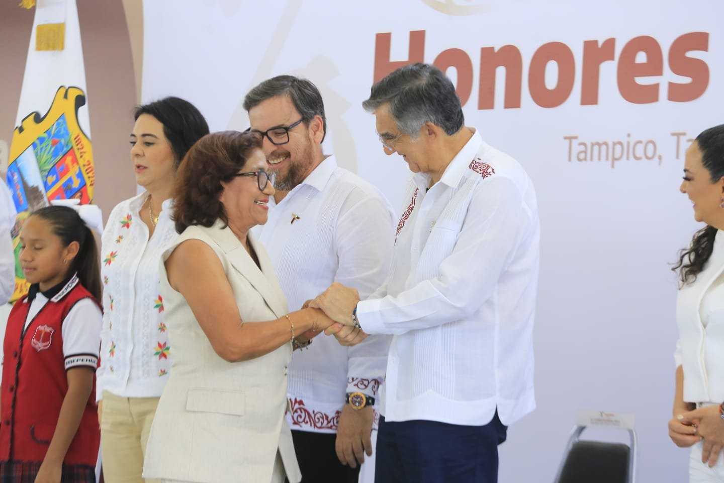 Trabajamos para que haya mejores escuelas y más oportunidades para todas y todos: Américo