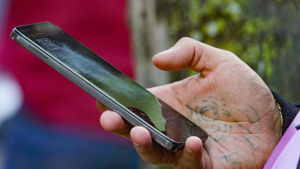 Propone MC eliminar el registro obligatorio de celulares