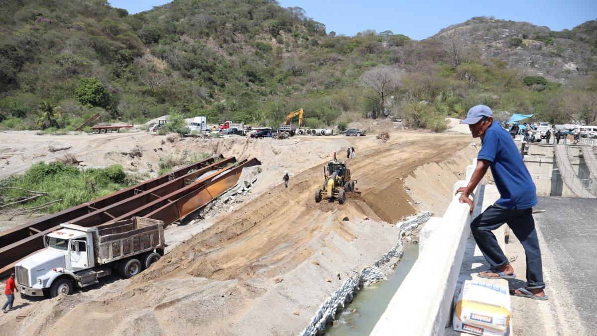 SICT construirá 388 caminos artesanales