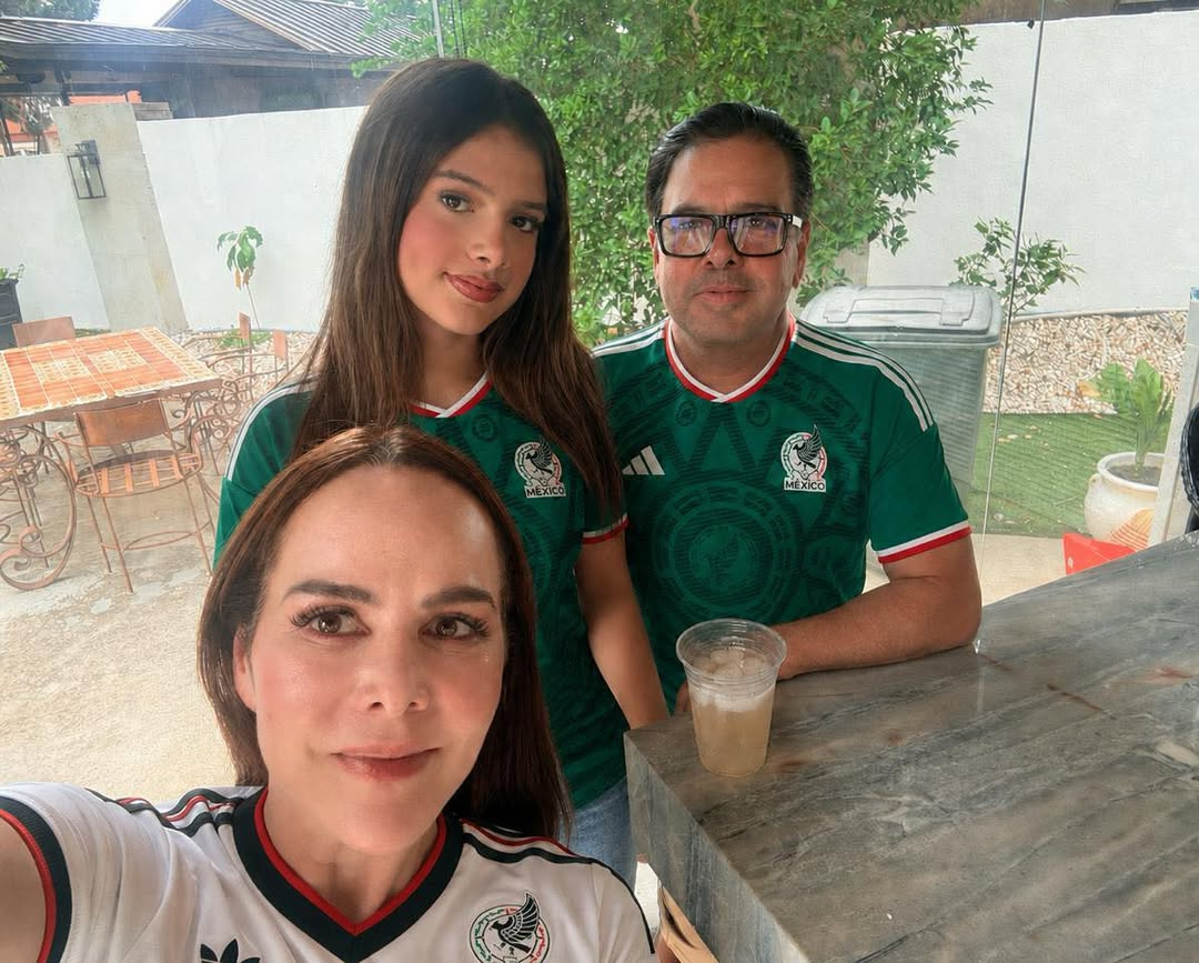 ¡Familia! 🇲🇽💚 Ya estamos listos para apoyar a nuestra Selección. Que sea una gran tarde de fútbol y de disfrutar al m… ¡Familia! 🇲🇽💚 Ya estamos listos para apoyar a nuestra Selección. Que sea una gran tarde de fútbol y de disfrutar al m…