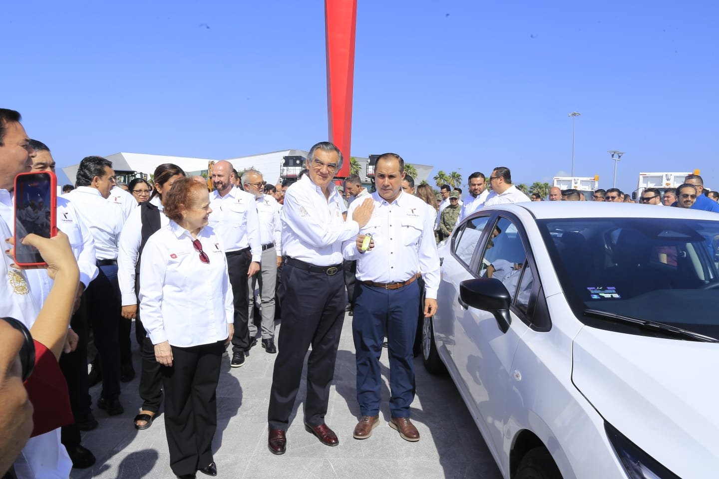 Entrega Américo Villarreal vehículos y maquinaria por 125.2 mdp Entrega Américo Villarreal vehículos y maquinaria por 125.2 mdp