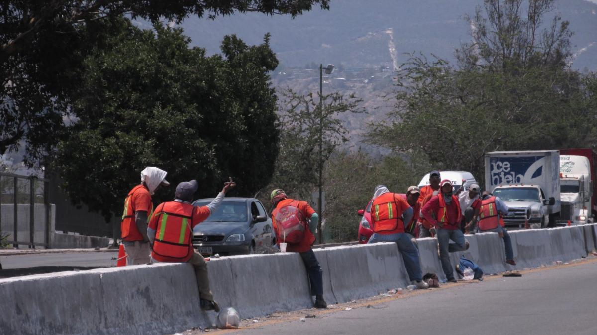 Tres trabajadores de Capufe mueren atropellados en la Autopista del Sol