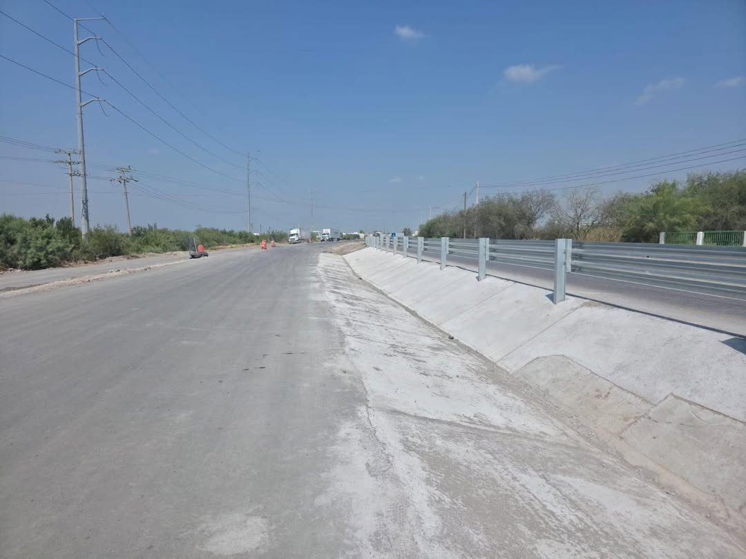 Familia, les informo que la circulación sobre la carretera Nuevo Laredo–Piedras Negras ya fue restablecida y pueden tran… Familia, les informo que la circulación sobre la carretera Nuevo Laredo–Piedras Negras ya fue restablecida y pueden tran…