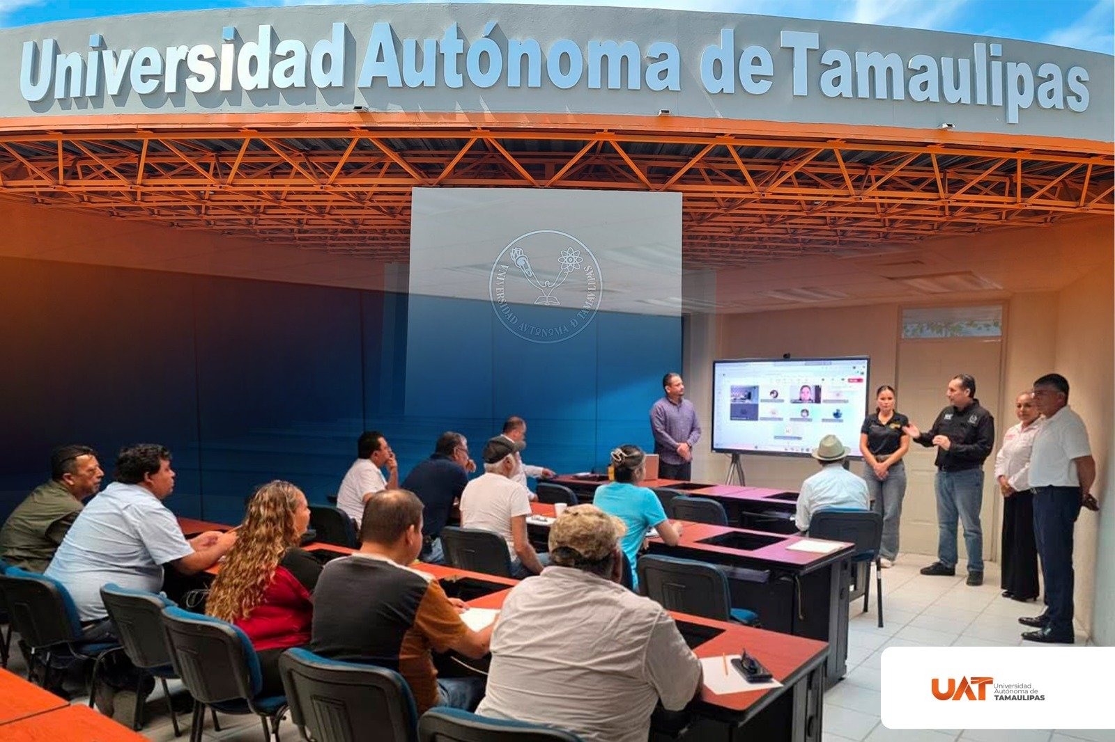 Estudiante de la UAT diseña dispositivo para reducir el consumo eléctrico en edificios