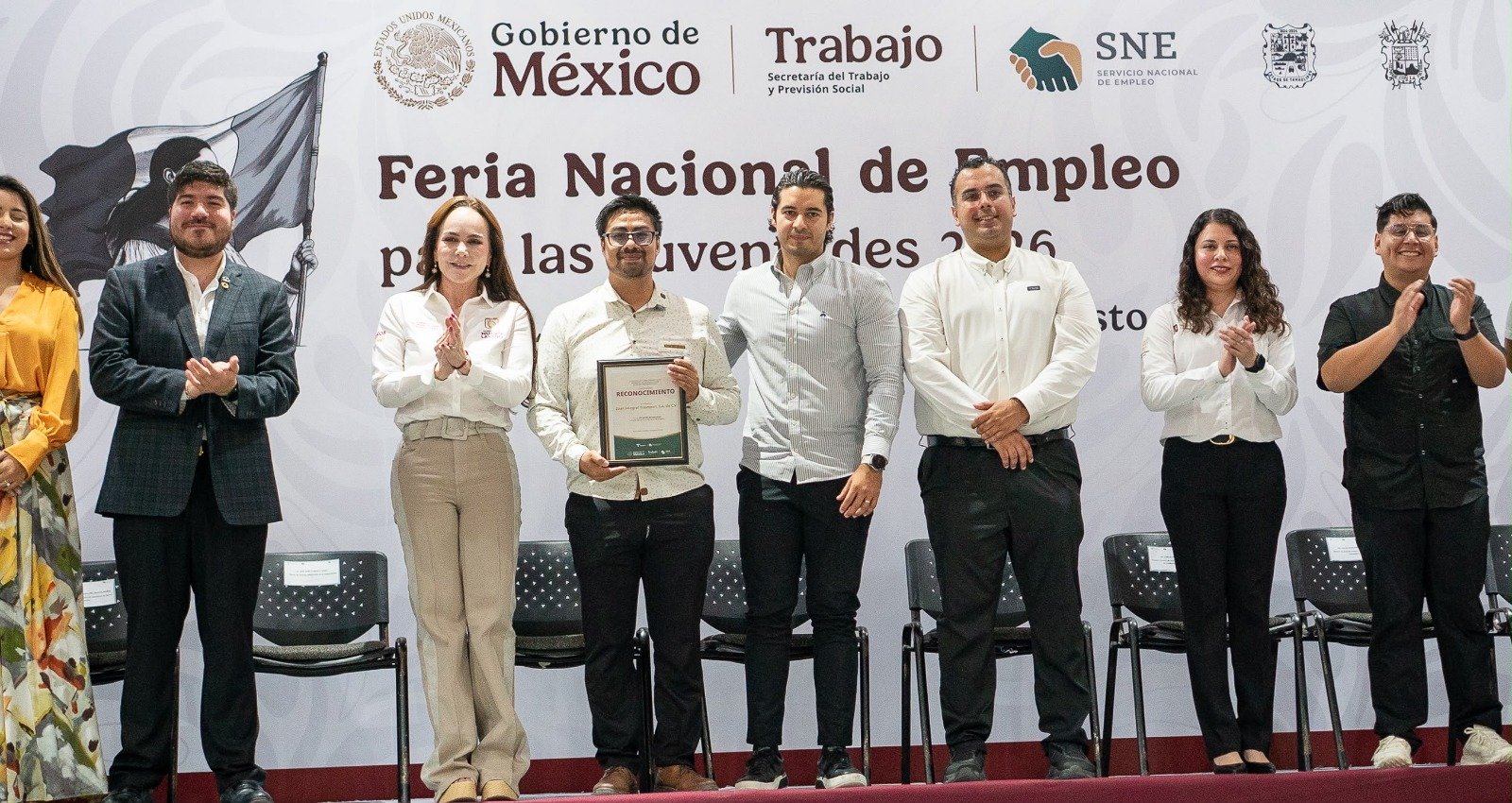 Feria de Empleo de la Juventud acercó 450 vacantes a buscadores de trabajo en Nuevo Laredo Feria de Empleo de la Juventud acercó 450 vacantes a buscadores de trabajo en Nuevo Laredo