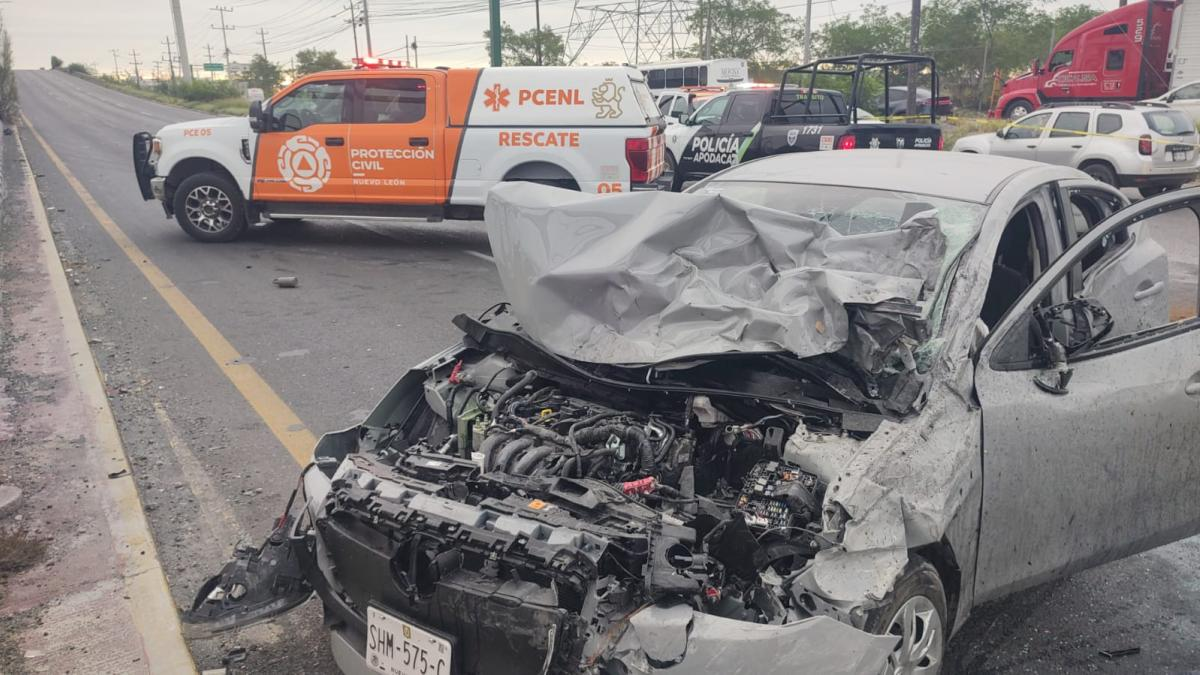 Accidente en vía al Aeropuerto de Monterrey deja un muerto y dos heridos