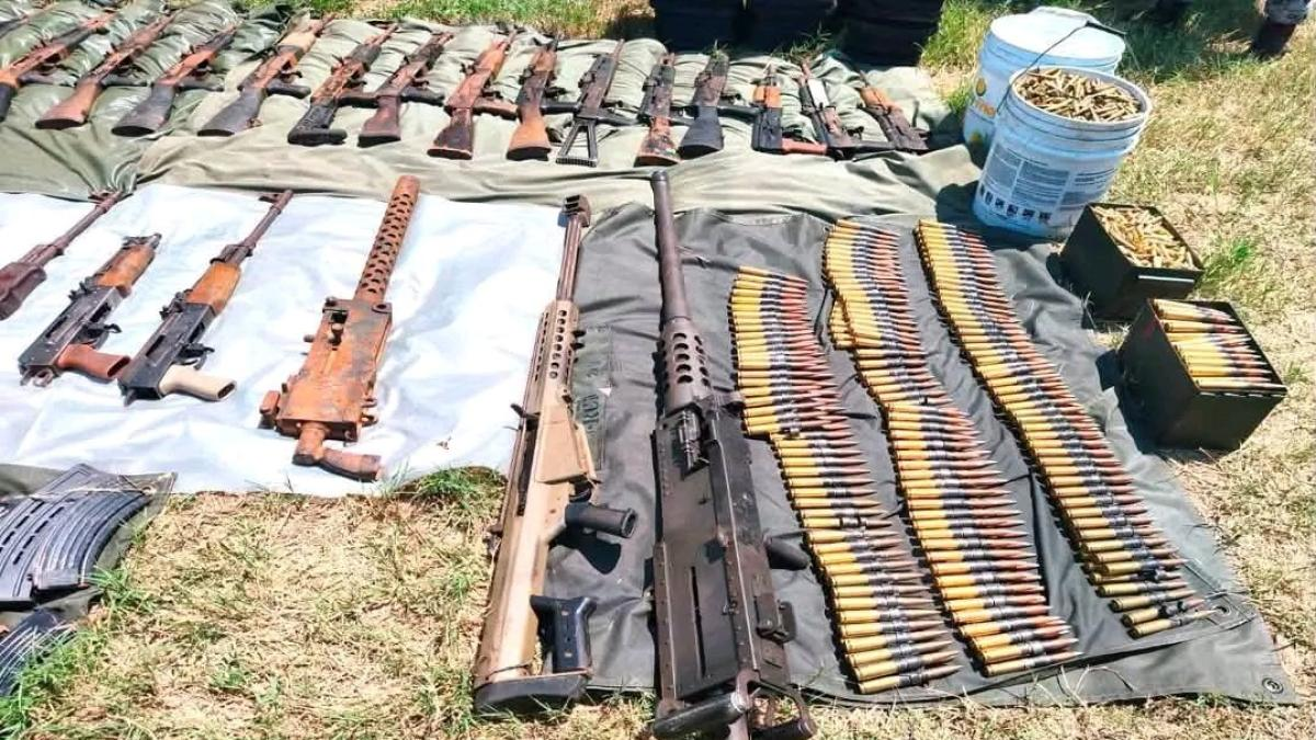 Defensa asegura 68 armas largas, entre ellas un fusil Barrett, en Sinaloa