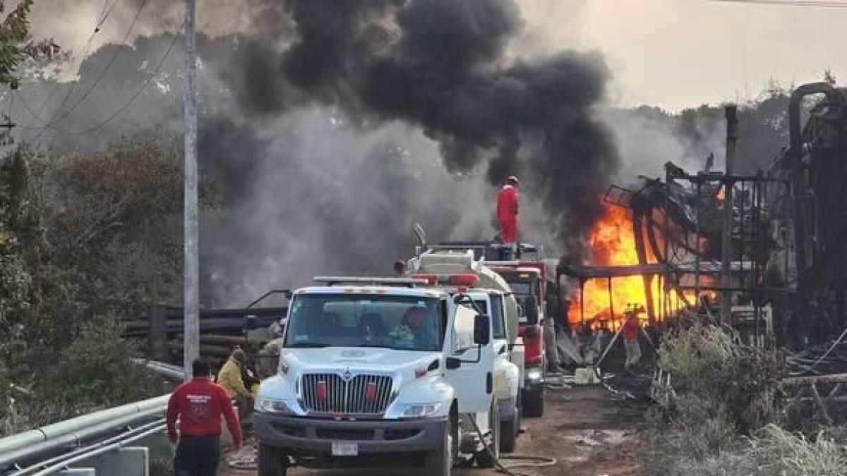 Sube a cinco el número de muertos por explosión en pozo de sal en Veracruz