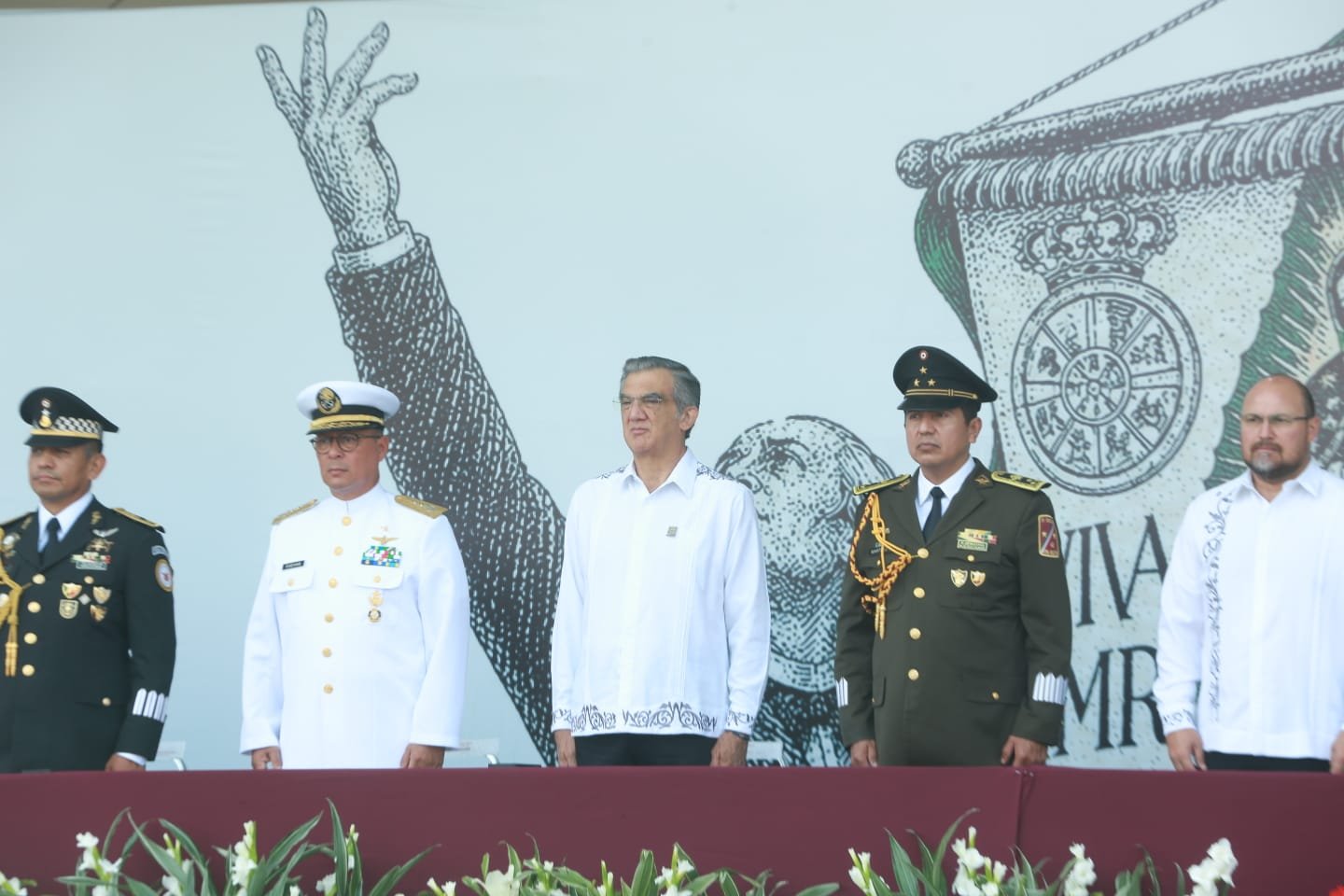 Américo preside desfile cívico-militar por el 216 aniversario de la Independencia de México