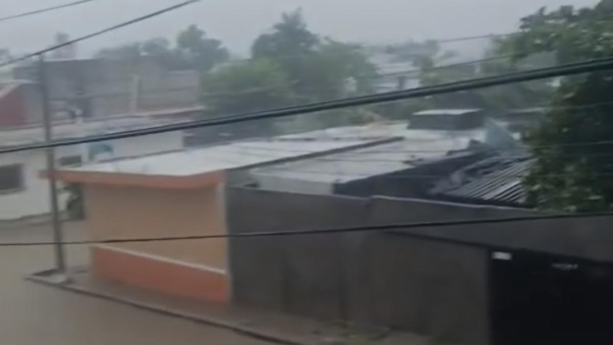 «Simón» golpea la Costa Sur de Jalisco; alistan traslado de turistas en Puerto Vallarta