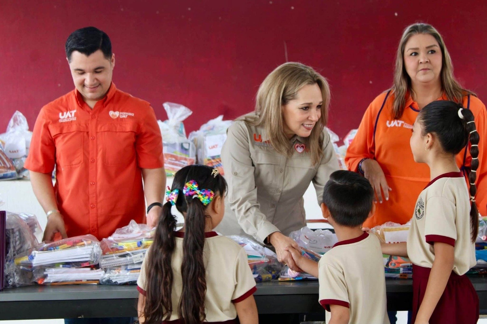 Entrega Familia UAT útiles escolares en primarias de Ciudad Victoria y Güémez Entrega Familia UAT útiles escolares en primarias de Ciudad Victoria y Güémez