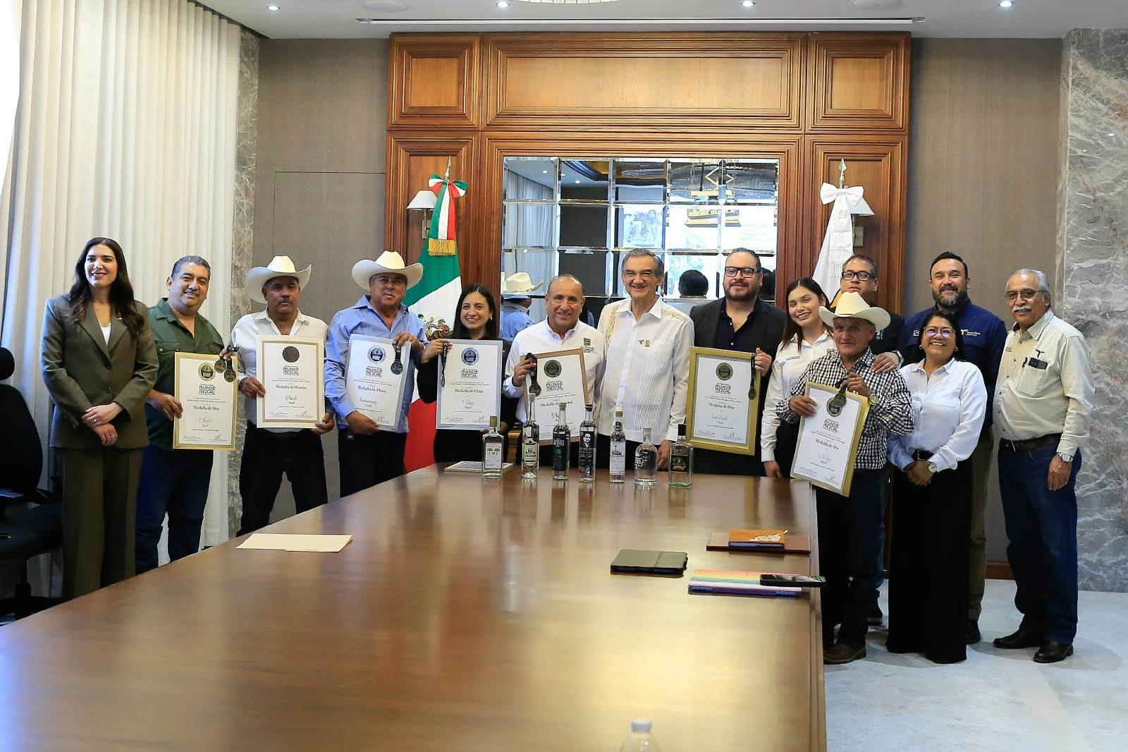 Refrenda Américo apoyo a productores de mezcal de Tamaulipas con fideicomiso Refrenda Américo apoyo a productores de mezcal de Tamaulipas con fideicomiso